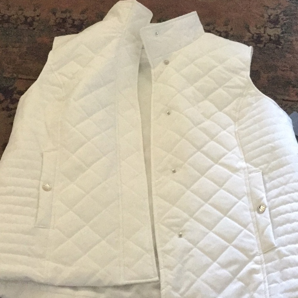NWT. Women’s vest